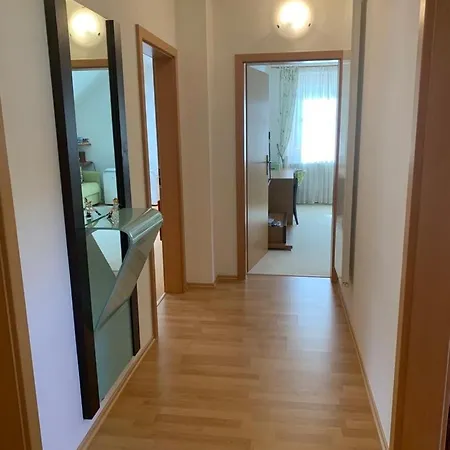 빌라 Garden With Pool Access 카를로비바리