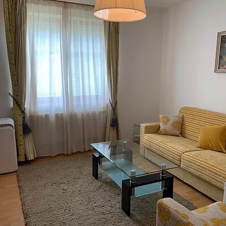 Garden With Pool Access 빌라 카를로비바리