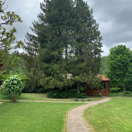 Villa Garden With Pool Access *