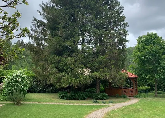 Villa Garden With Pool Access *